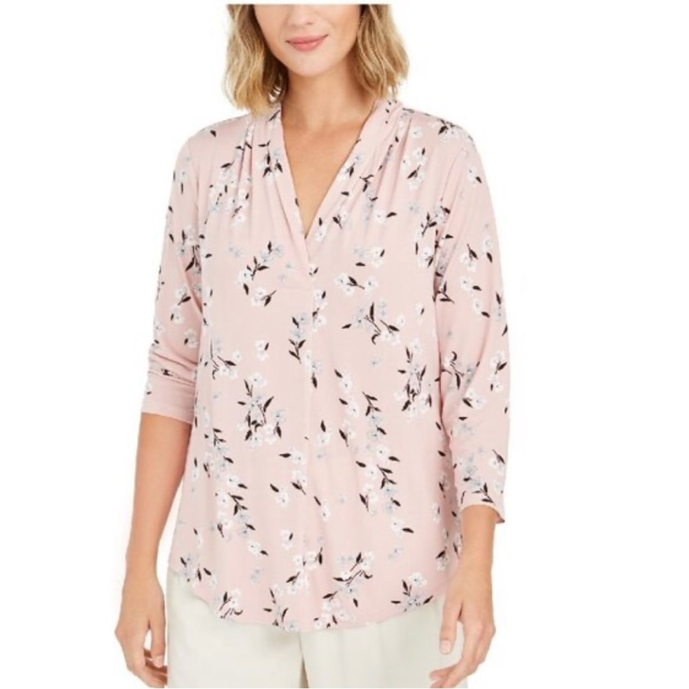 Charter Club RT: $50 Blush Floral V-Neck Blouse size XL